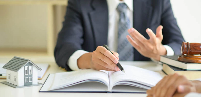 Trust and Wills Lawyer Image